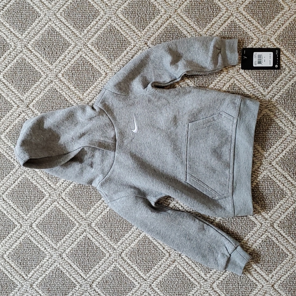 NWT Nike hooded sweatshirt, size 3T